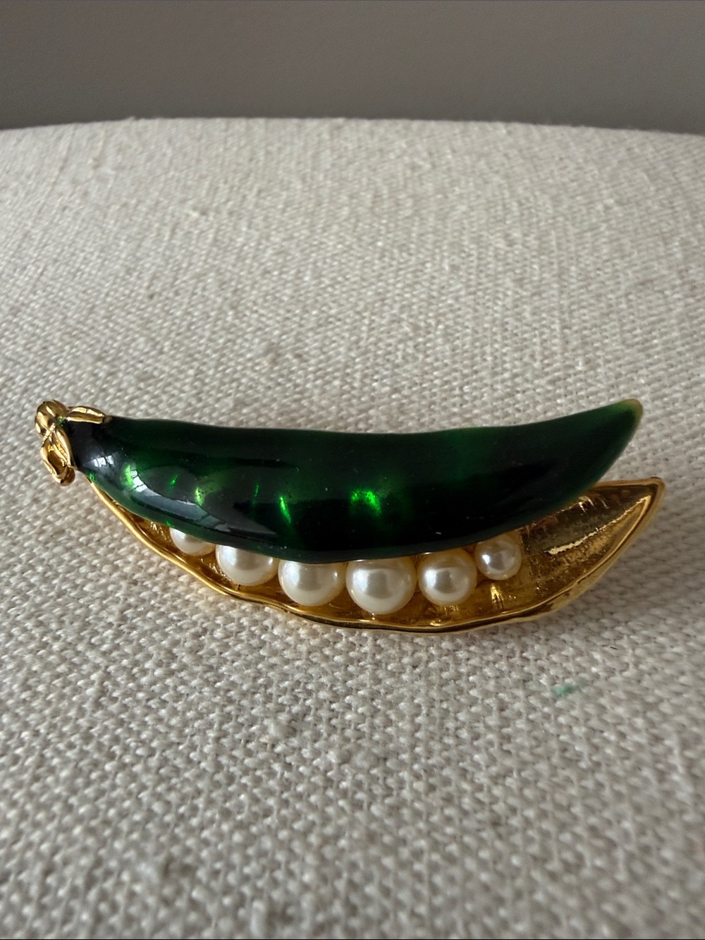 Vintage Peas In A Pod Gold Tone Brooch with Green Enamel & Faux Pearls.